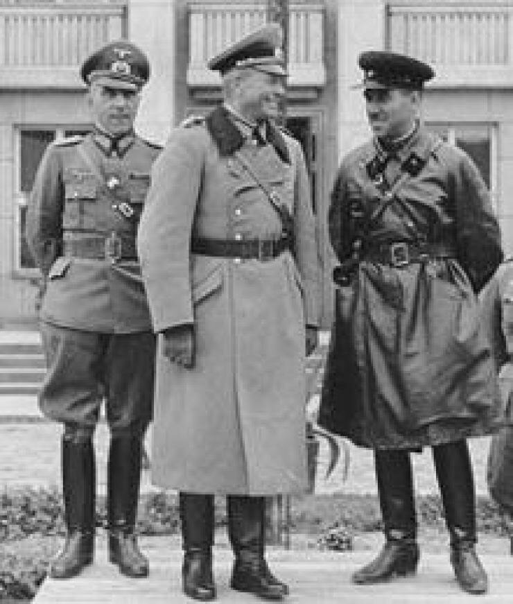 Кривошеин вместе с немецким генералом Гудерианом во время парада 22 сентября 1939 года в Бресте